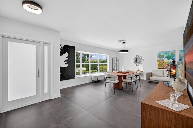 Foto del edificio - 2720 NE 59th St