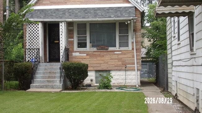 Building Photo - 112 W 113th Pl