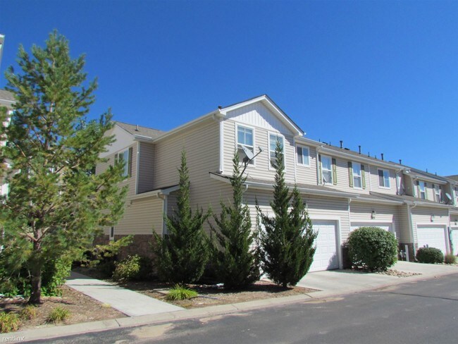 Building Photo - 2 br, 3 bath Townhome - 7831 Sandy Springs Pt
