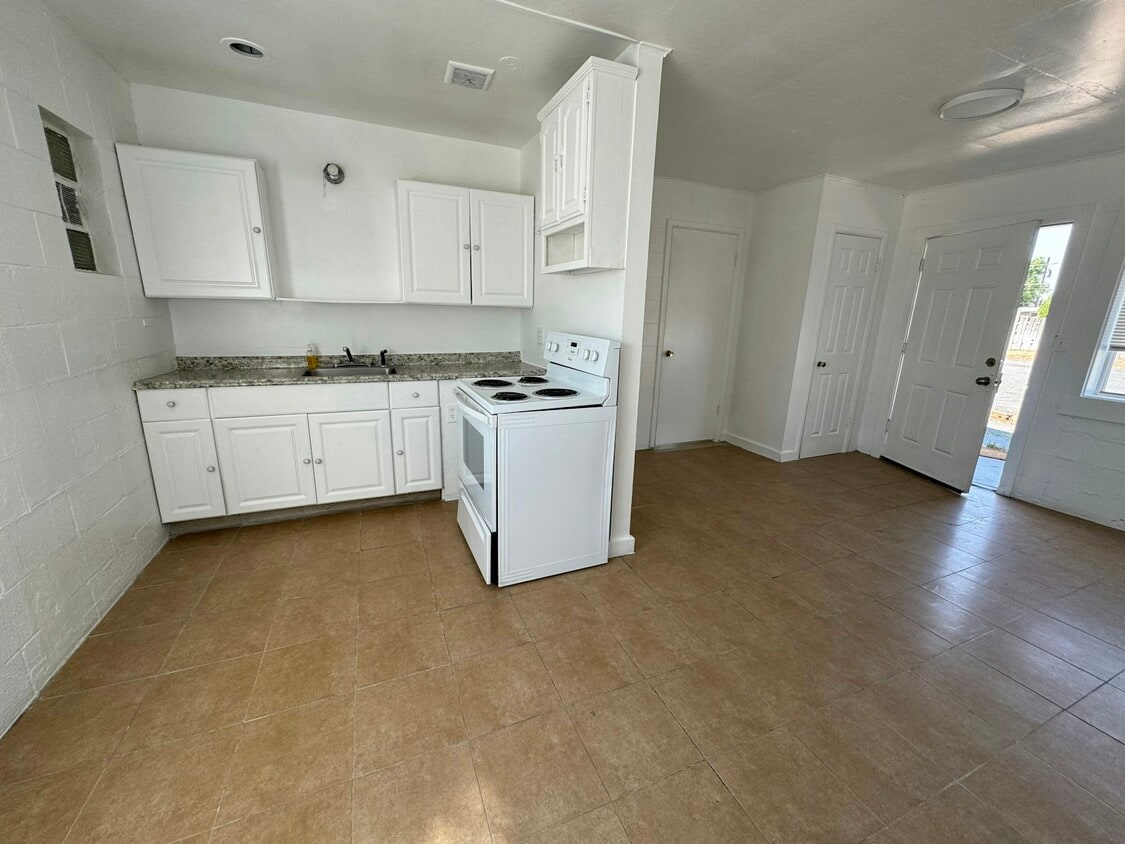 Building Photo - 4278 Grape Dr NE