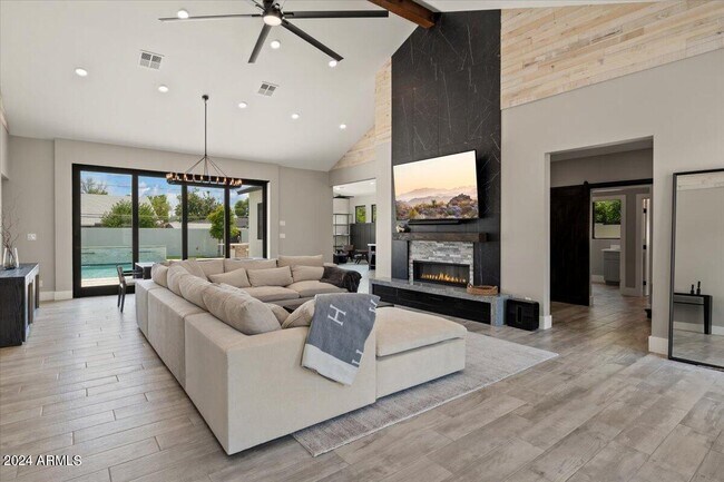 Foto del edificio - 4137 E Earll Dr