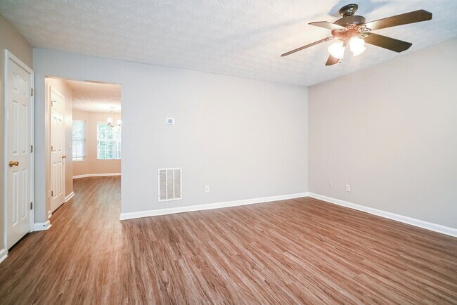 Foto del edificio - 1351 Hollenbeck Ln