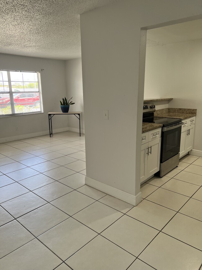 Building Photo - 9217 Tudor Dr