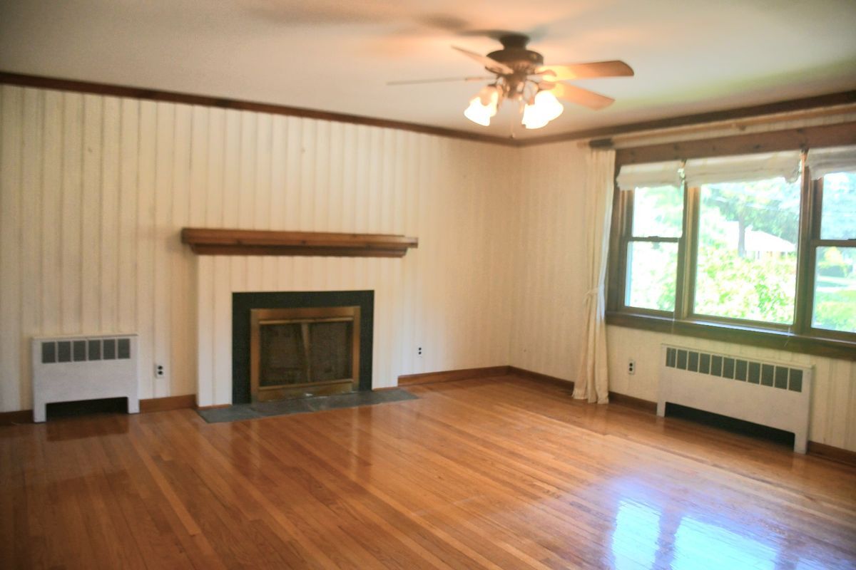 Building Photo - 303 Deerfoot Ln