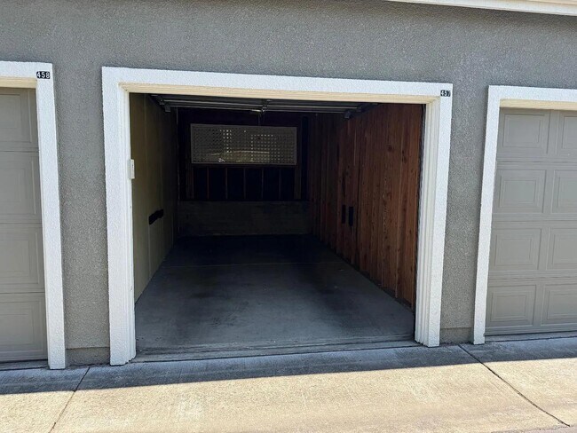 Foto del edificio - 5947 Lake Hennessy Ct