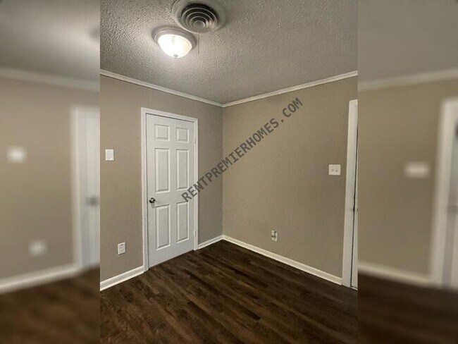 Foto del edificio - 9114 Malabri Dr