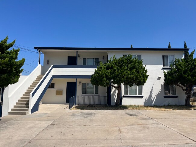 Foto del edificio - 331 E 1st St