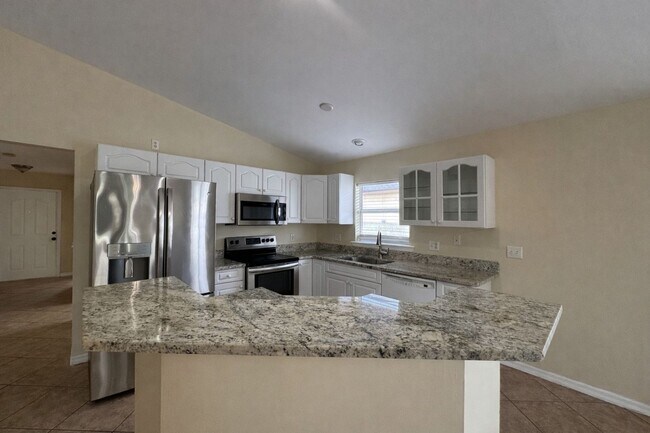 Foto del edificio - 2310/2312 NE 8th Pl