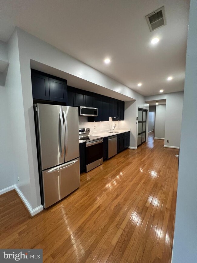 Foto del edificio - 1362 Kenyon St NW