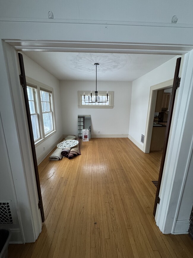 Comedor - 212 Willis Ave