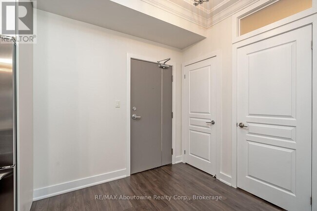 Building Photo - 128-128 Garden Dr