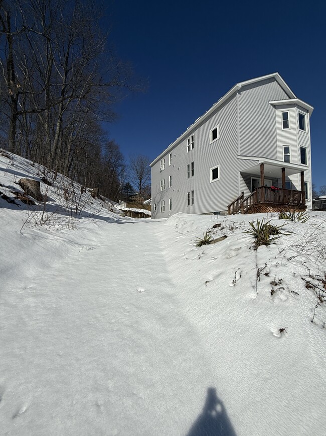 Building Photo - 1442 Main St