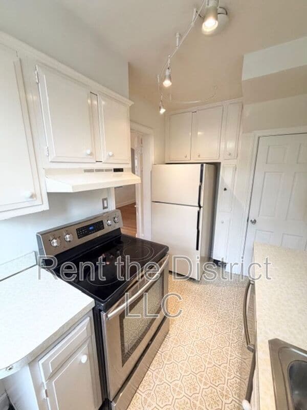 Foto del edificio - 3517 Alton Pl NW