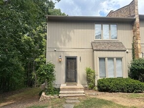 Building Photo - 3561 Londonderry Ln