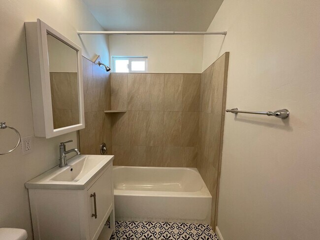 Building Photo - Single Family Home - Downtown Paso Robles