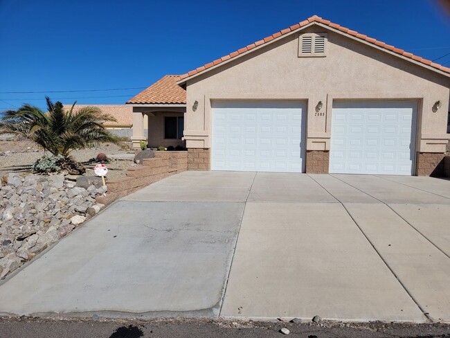 Building Photo - 2 Bedroom/2.5 bath House in Bullhead City ...