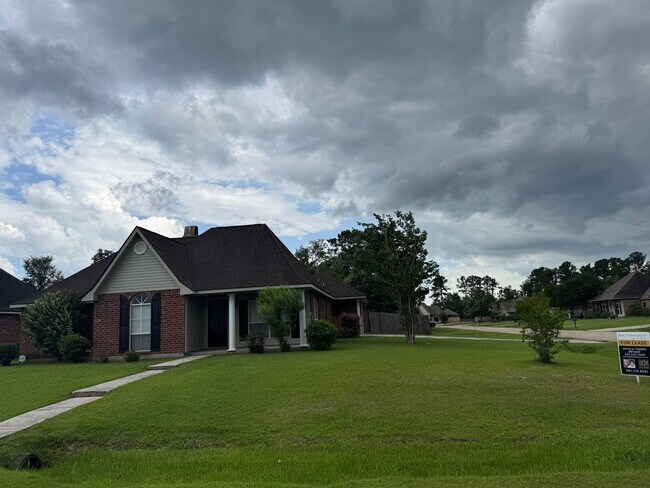 Building Photo - Beautiful Rental in Rolling Meadows