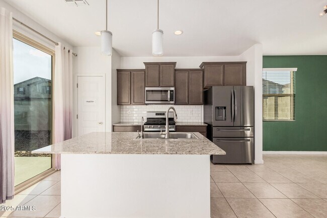 Foto del edificio - 399 Pelipa Dr