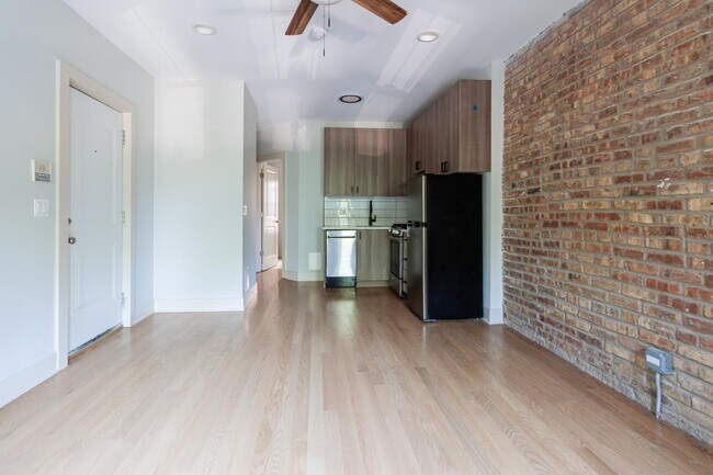 Photo - 4602 North Winchester Avenue #2E Apartment