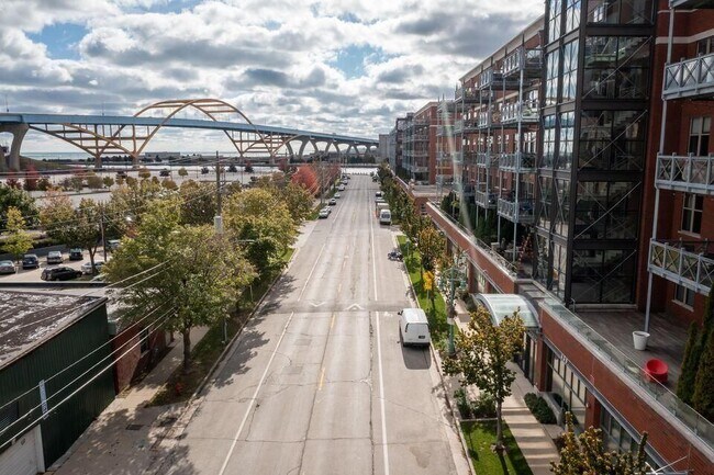 Foto del edificio - 601 E Erie St