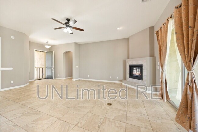 Foto del edificio - 6269 Livingston Loop