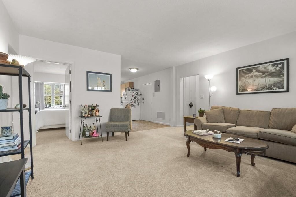 Foto principal - 165 Lake Shore Rd