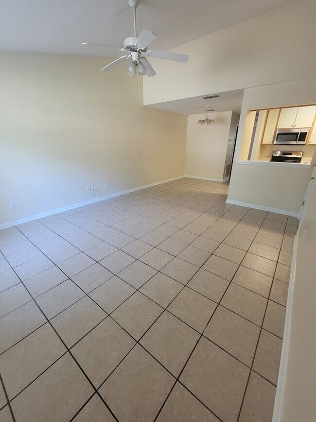 Foto del edificio - 3 BR/ 2BA Townhome located in