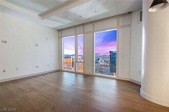 Building Photo - 3750 S Las Vegas Blvd