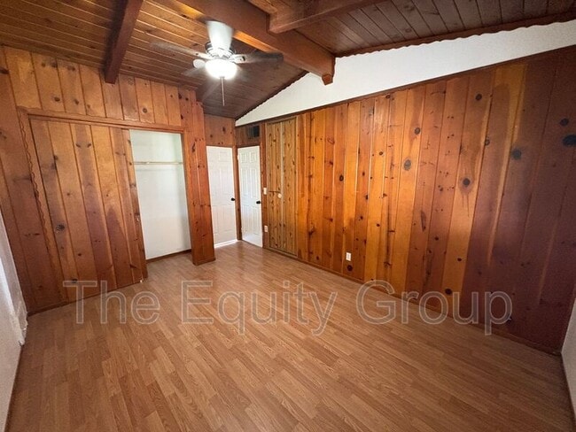 Building Photo - 856 W Chestnut St