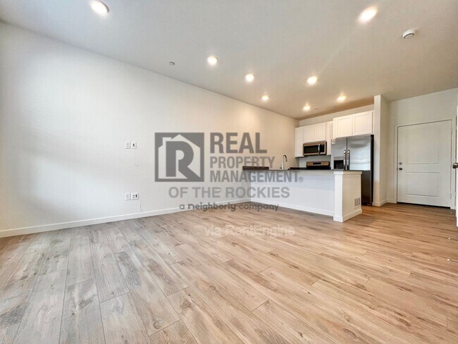 Building Photo - 5479 Euclid Ct