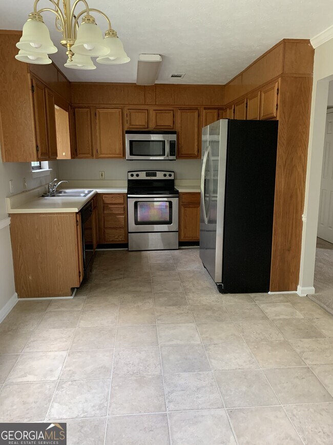 Building Photo - 6854 Justin Dr