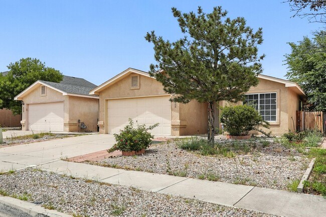 Foto del edificio - For Rent | 3 Bed / 2 Bath | 2 Car Garage |...