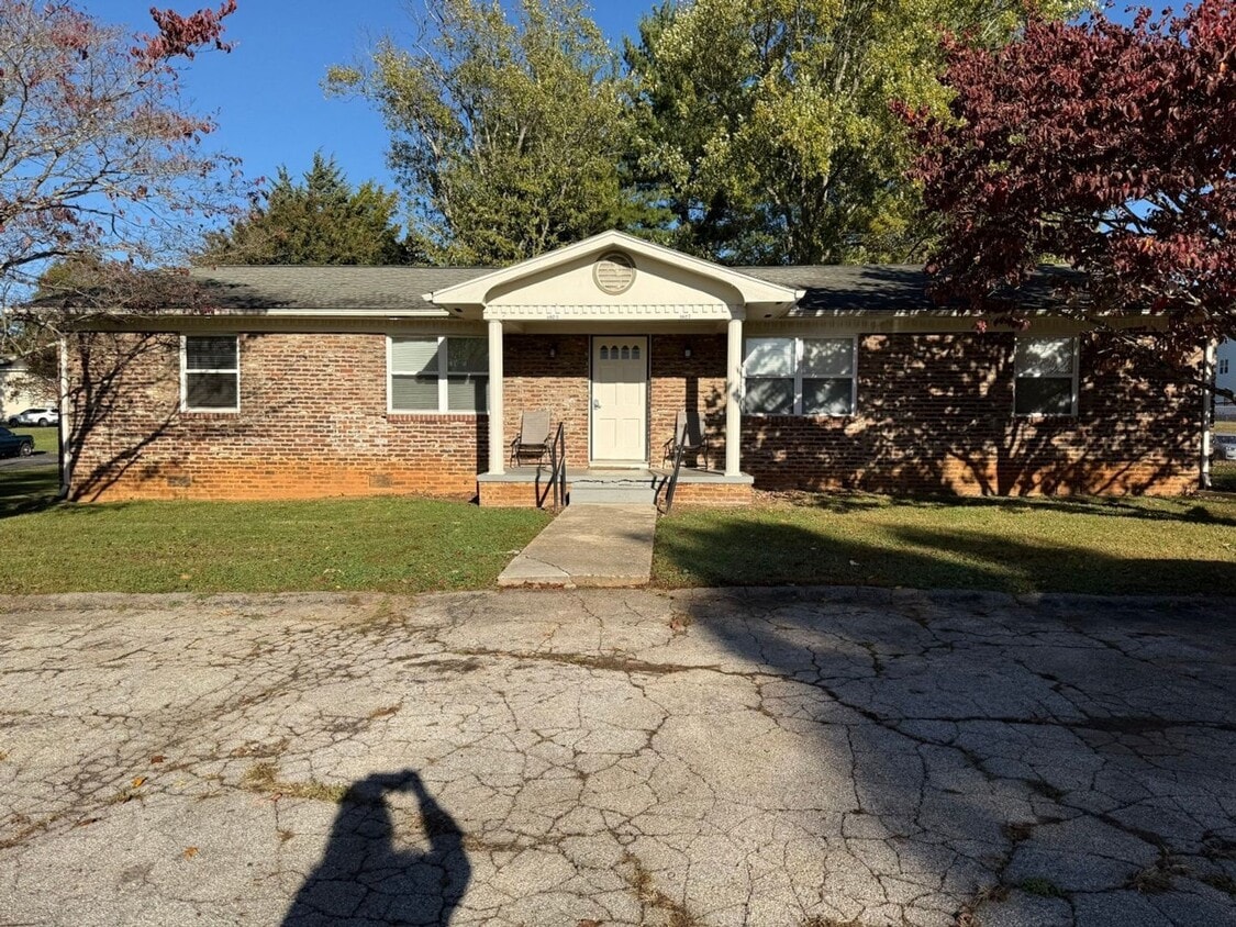 Photo - 1025 W Parkway Ave