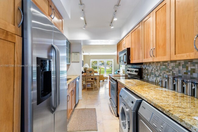 Building Photo - 881 Ocean Dr