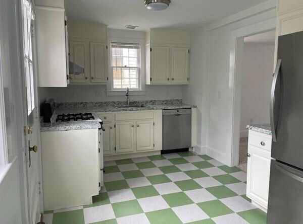 Primary Photo - 164 Washington St