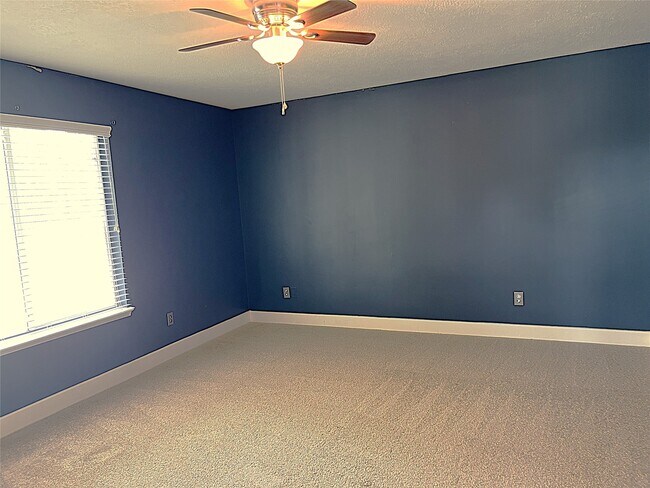 Foto del edificio - 6819 Kingwood Glen Dr