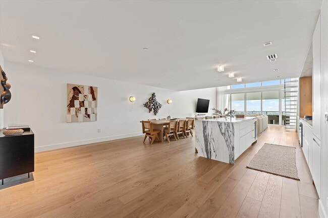 Building Photo - 1040 Biscayne Blvd