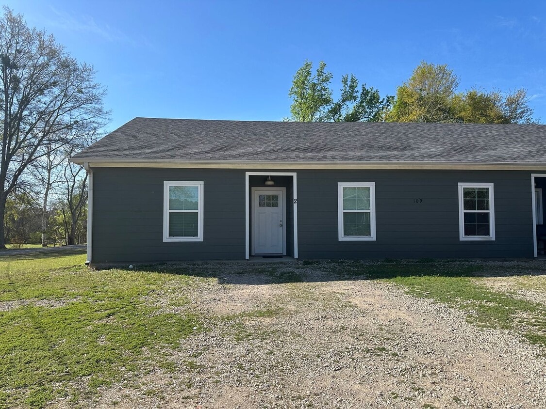 Building Photo - 109 Cook St