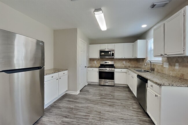 Building Photo - 1227 Caraquet Dr