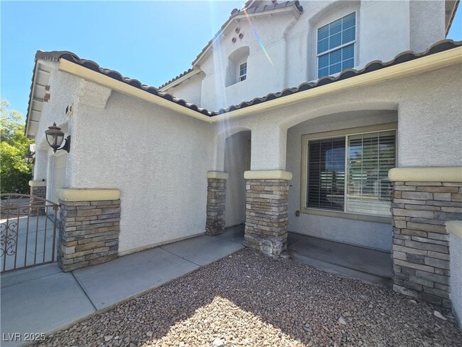 Building Photo - 10865 Wallflower Ave