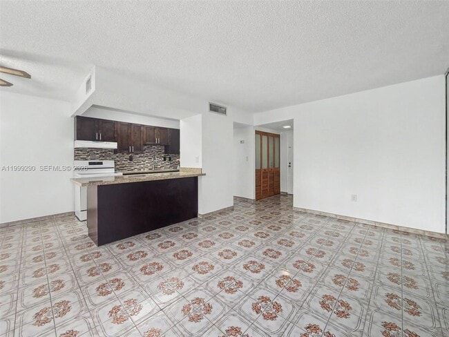 Foto del edificio - 9340 W Flagler St