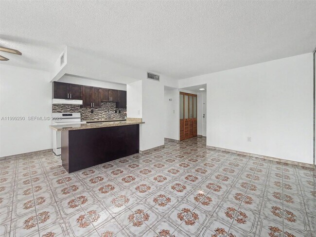 Building Photo - 9340 W Flagler St
