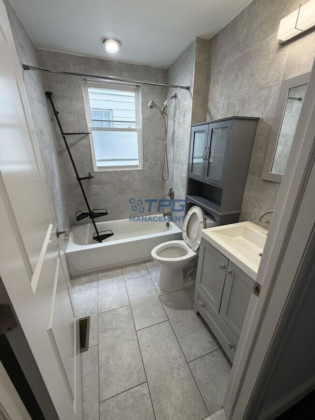 Building Photo - 937-939 Pennington St-1R