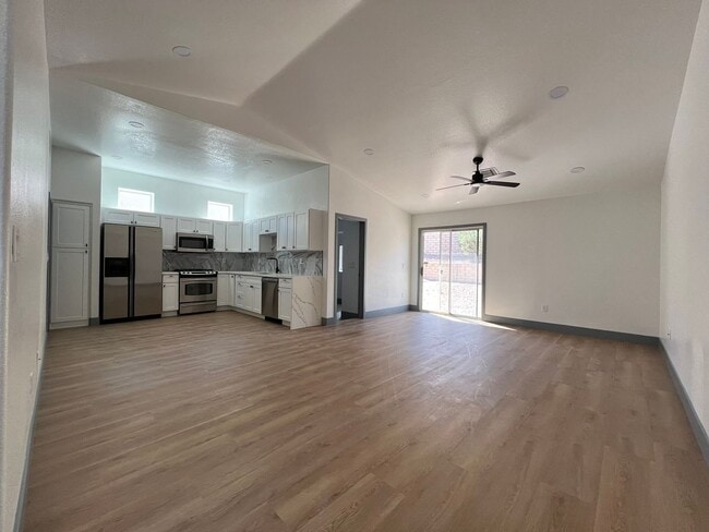 Building Photo - 10704 Paradise Point Dr