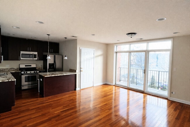 Building Photo - 3342 W 19th St