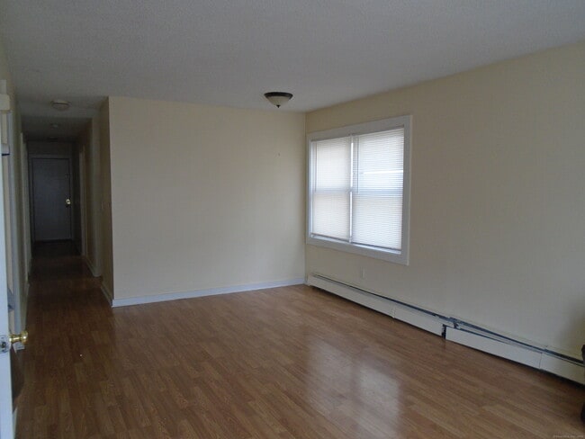 Building Photo - 327 Augur St