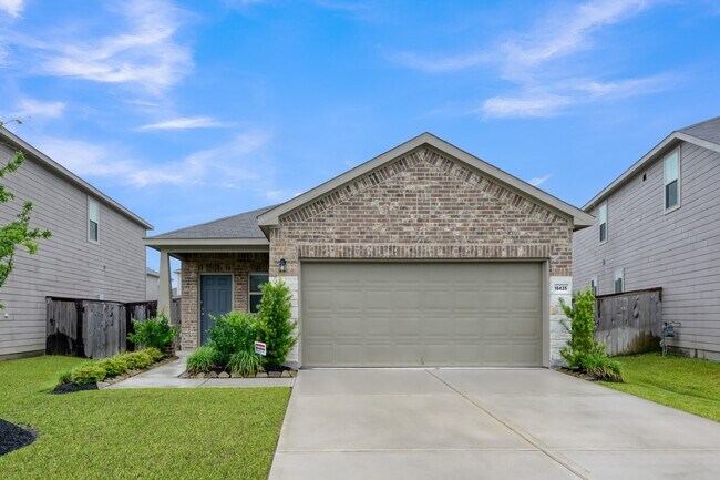 Foto del edificio - 16435 Big Hickory Dr