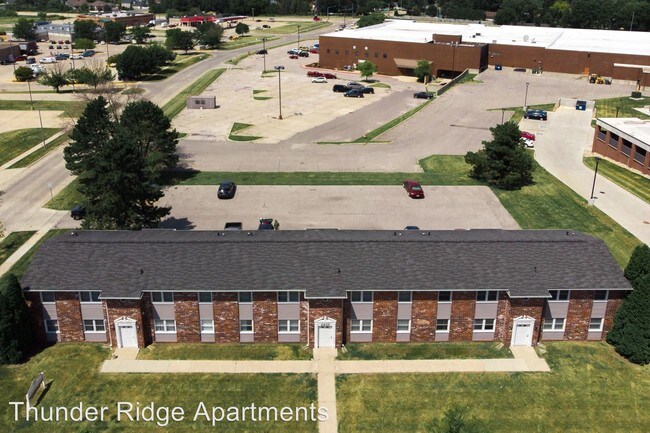 Foto del edificio - 1 br, 1 bath Apartment - 2405 Crescent Drive