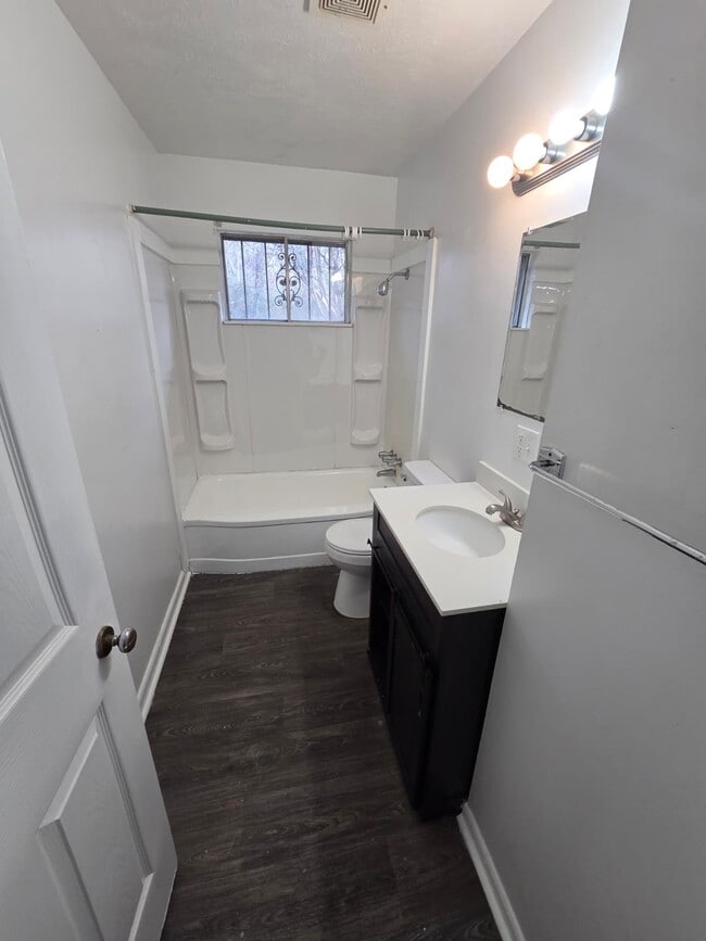 Foto del edificio - 5136 Lurline Dr