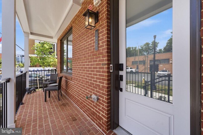 Foto del edificio - 329 Calvert Ave